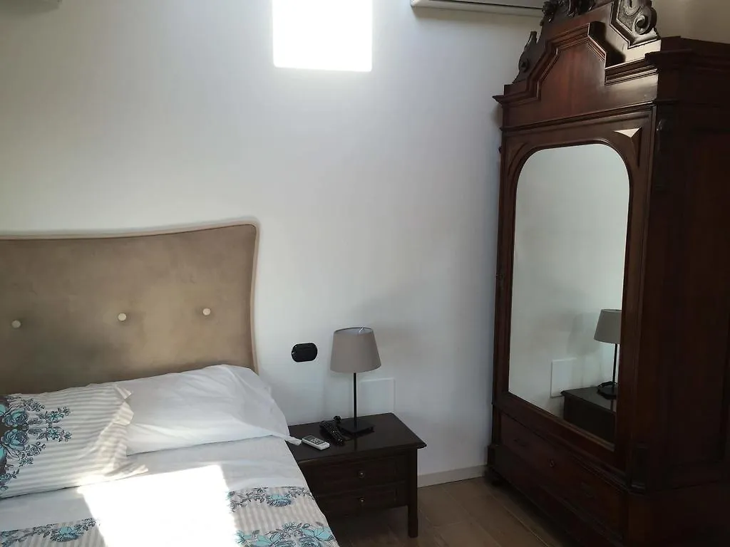 La Villa Bianca Guest House Cantù Couette-café